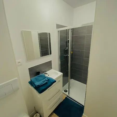 Bel Immeuble Renove Dans Le Coeur Historique Apartamento Poitiers